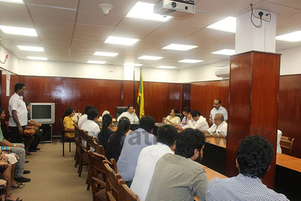 වෛද්‍යවරුන් 800කට පශ්චාත් සීමාවාසික පත්වීම් ලිපි කඩිනමින්