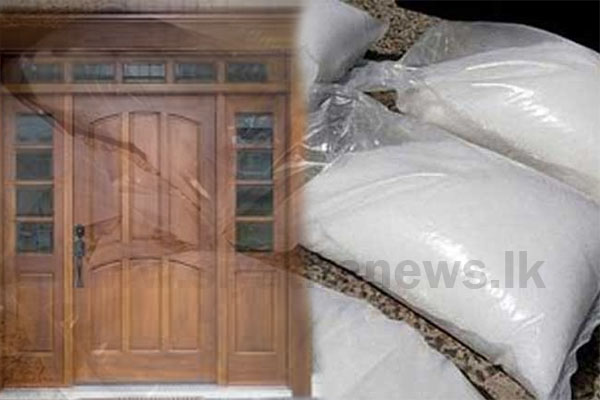 කුඩු ගෙනිච්ච දුලිප්ගේ ගෙය පරීක්ෂා කරයි