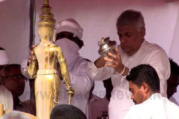 රනිල් සීනිගම මහ දේවාලයට යයි