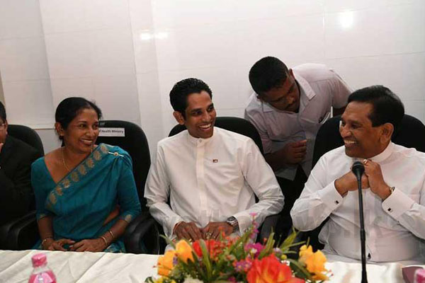 සෞඛ්‍ය අැමති වංචාවක් හෙළි කරයි