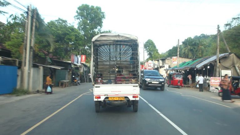 මීගමුව-කොළඹ වාහන ධාවනය එක් මංතීරුවකට සීමා වෙයි