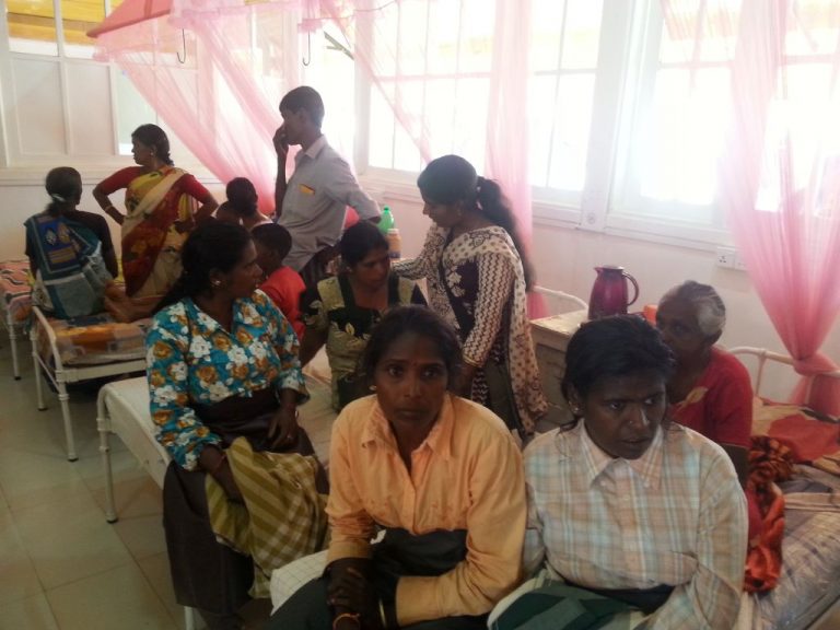 වතු කම්කරුවන් පිරිසකට බඹර ප්‍රහාරයක් – කතක් මරුට