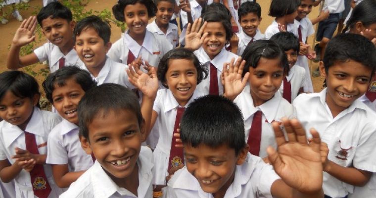 පාසල් අවට ආරක්ෂාව තර කරයි – සිසුන් පැමිණීමේ යම් වර්ධනයක්