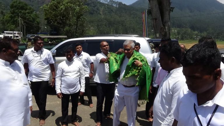 අගමැති මස්කෙලිය සමන් දේවාලයේ අශිර්වාද පුජාවකට සහභාගි වෙයි