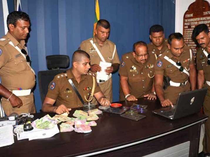 සීඩී පට සමග තවත් මුස්ලිම් මවුලවිවරයෙක් අත්අඩංගුවට
