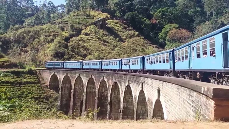 පොඩි මැණිකේ පීලි පැනලා