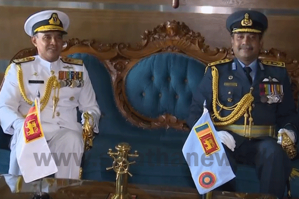 ගුවන් හමුදාධිපති නාවික හමුදාධිපති හමුවෙයි