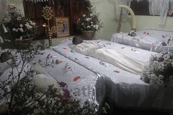 කිරින්ද වෙරළට බිලි වු තිදෙනාගේ අවසන් කටයුතු අද (ඡායාරූප)