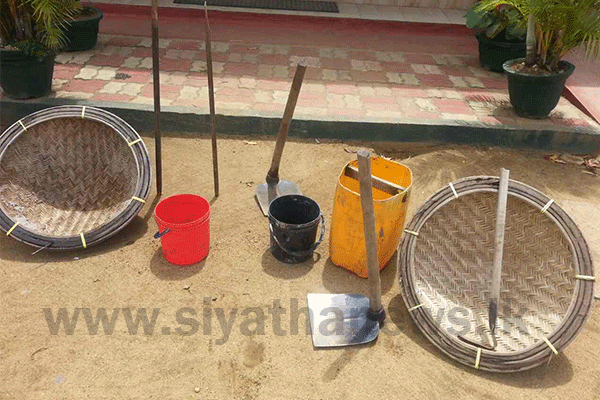 අනවසරෙන් මැණික් ගැරූ 4ක් අත්අඩංගුවට
