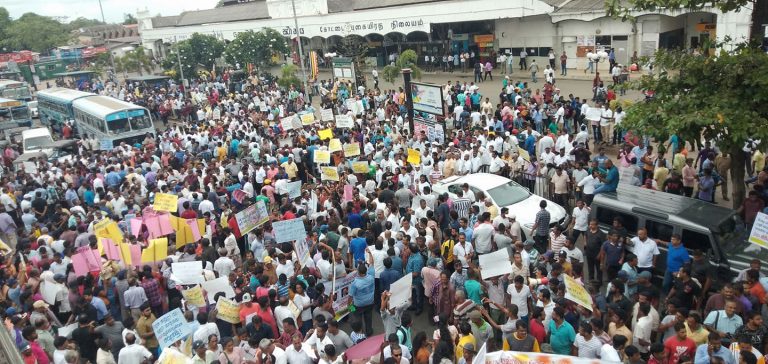 සාලි, හිස්බුල්ලා සහ බදියුදීන් අත්අඩංගුවට ගන්නැයි කොළඹ කොටුවේ උද්ඝෝෂණ (ඡායාරූප)