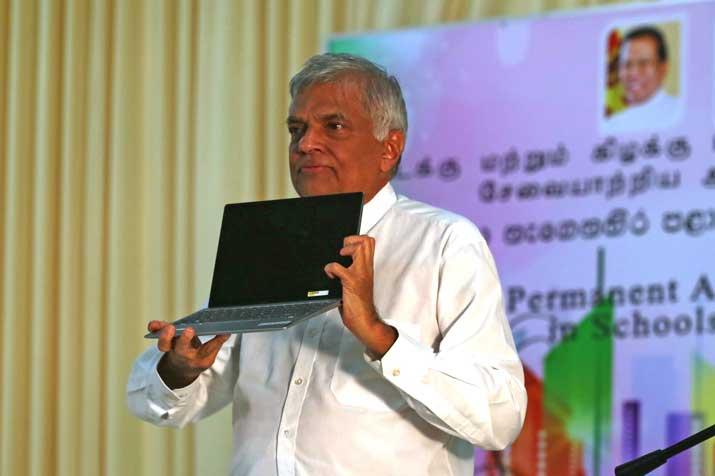 එලඹෙන පාසල් වාරයේ සිට A/L සිසුන්ට ටැබ්