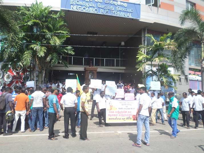 රතන හිමිට සහාය පළ කරමින් මීගමුවේ සියලු පෞද්ගලික බස් වර්ජනයක