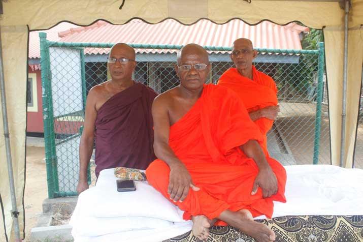 රතන හිමිට සහය පලකරම්න් පොළොන්නරුවේ භික්ෂුන් වහන්සේලාත් උපවාසයේ