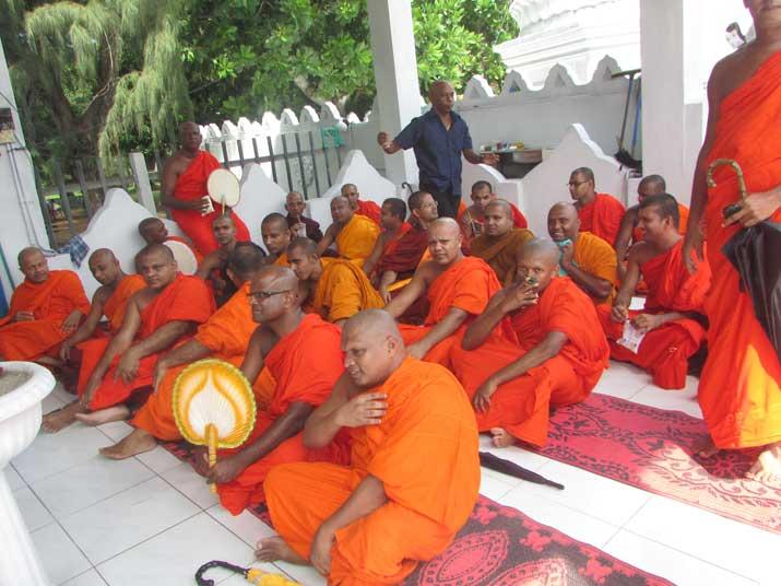 ගාලු දිස්ත්‍රික්කයේ භික්ෂුන් වහන්සේලා සත්‍යග්‍රහයක