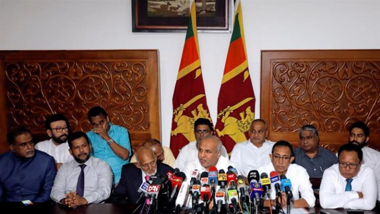 ධුරවලින් ඉවත්වූ මුස්ලිම් ඇමතිවරු යළි ධුර භාර ගනී