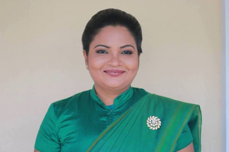 නාගරික මන්ත්‍රීවරියගේ ගෙදරටම ඇවිත් තර්ජනය කරලා- කුඩු ජාවාරම් කාරියක් සිද්ධිය පසුපස