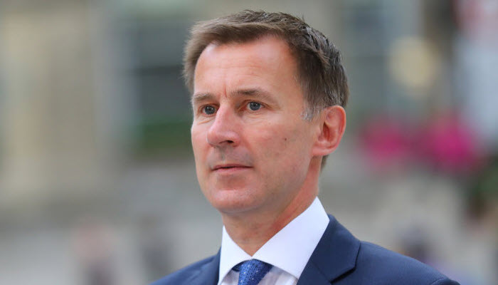 ට්‍රම්ප්, බ්‍රිතාන්‍යයට හා බ්‍රිතාන්‍ය අග්‍රාමාත්‍යවරියට අවමන් කළා