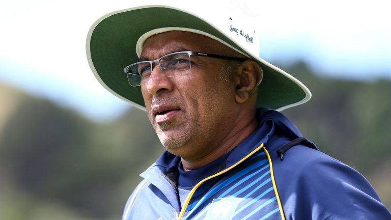 කොන්ත්‍රාත් කාලය අවසන් වන තුරු කණ්ඩායම පුහුණුකරනවා
