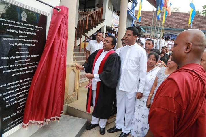 දරුවන් ගොඩනැඟීම පිළිබඳ අභියෝගයක් ගැන අකිල කියයි