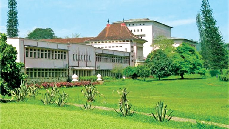 පේරාදෙණියේ කළමනාකරණ පීඨය වසයි