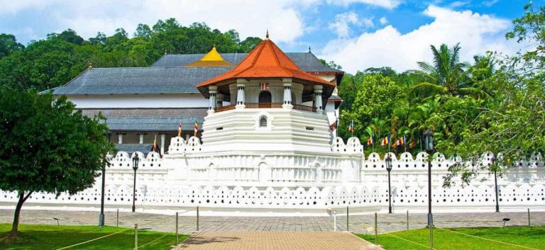 මහනුවර ශ්‍රි දළඳා මාලිගයේ ඇසල පෙරහැර මංගල්‍ය අරඹයි