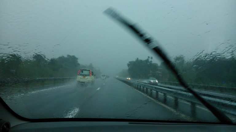 අධිවේගී මාර්ගවල වේගය සීමා කරන්න