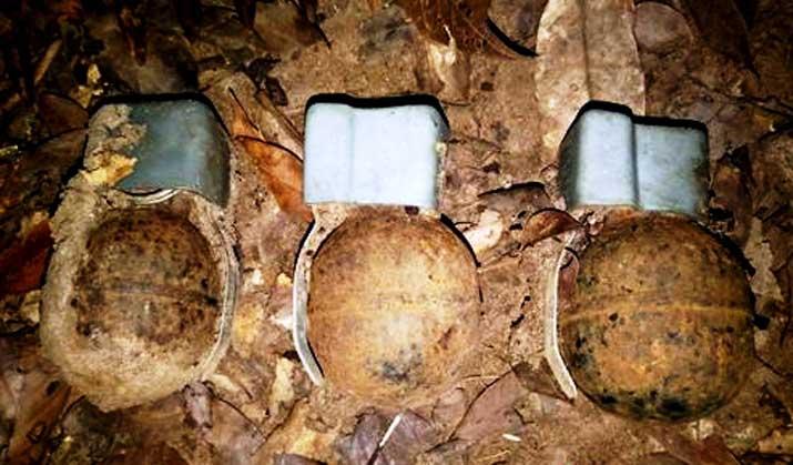 මුලතිව් කැලයකින් හමුවු යුද උපකරණ සොයාගනී