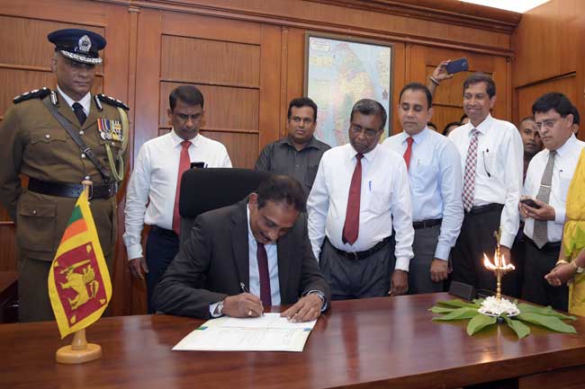 මුදල් අමාත්‍යාංශ ලේකම් වැඩ අරඹයි