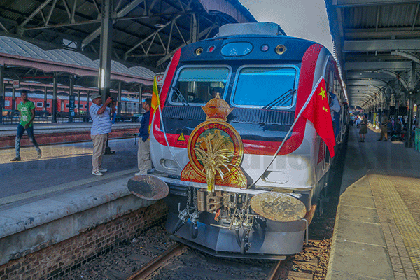 දෙනුවර මැණිකේ අද සිට සේවයට එක්වෙයි