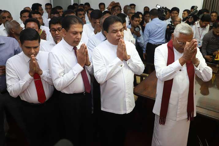 චමල්ගේ වැඩ භාර ගැනීමේ අවස්ථාවට හැරිසනුත් එක්වෙයි (ඡායාරූප)