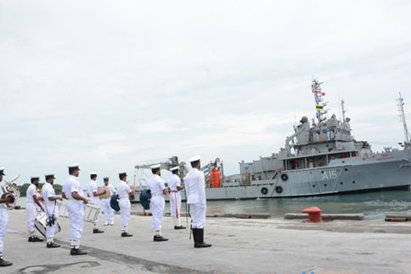 නිරීක්ෂක් සාර්ථක සංචාරයකින් පසු යළි ඉන්දියාවට