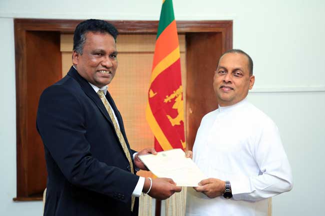 විදුලිබල මණ්ඩලය මේ වසරේ කෝටි 20,000ක ණය උඟුලක සිරවෙයි