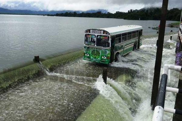 කණ්ඩලම වාන් දැමීම නිසා ගමනාගමනයටත් බාධා