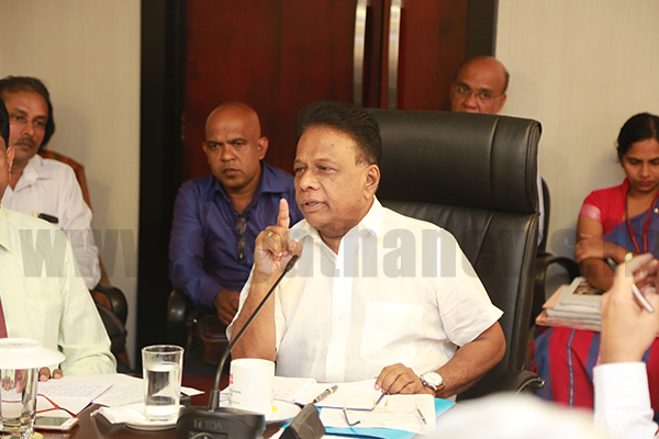 වෘත්තීය සංගම් නියෝජිතවරු හා අධ්‍යාපන ඇමති අතර හමුවක්