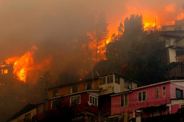 චිලී රාජ්‍යයේ ලැව්ගිනි හේතුවෙන් නිවාස 200ක් ගිනිගනී