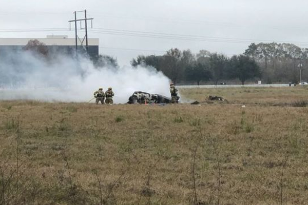 අමෙරිකාවේ ගුවන් යානයක් කඩා වැටෙයි – 5ක් ජිවිතක්ෂයට