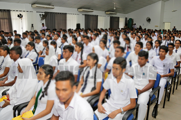 විදේශගත ශ්‍රමිකයින්ගේ දරුවන් සඳහා කෝටි 8ට අධික ශිෂ්‍යත්ව