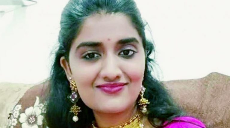 වෛද්‍යවරිය දූෂණය කර මරා දැමූ දූෂකයින් පොලිස් වෙඩි පහරින් මරුට