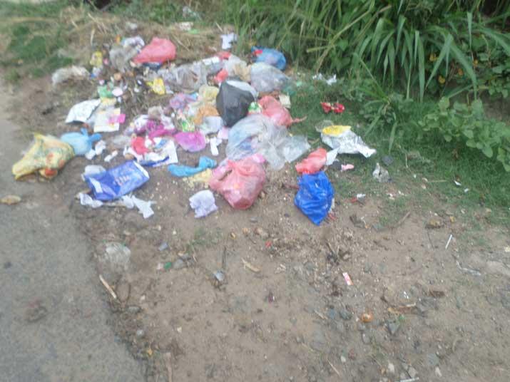 මොරගහකන්ද ජලාශය නැරඹිමට එන පිරිස් පරිසරයට කසල බැහැර කරනවා