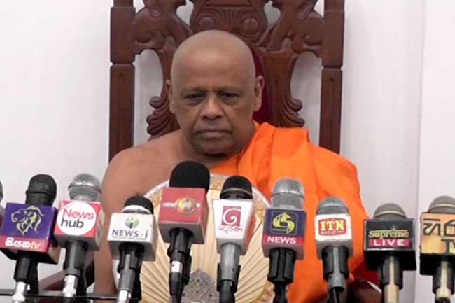 නව වසරේ අස්ගිරි පාර්ශ්වයේ මහානායක හිමිගේ ප්‍රාර්ථනාව