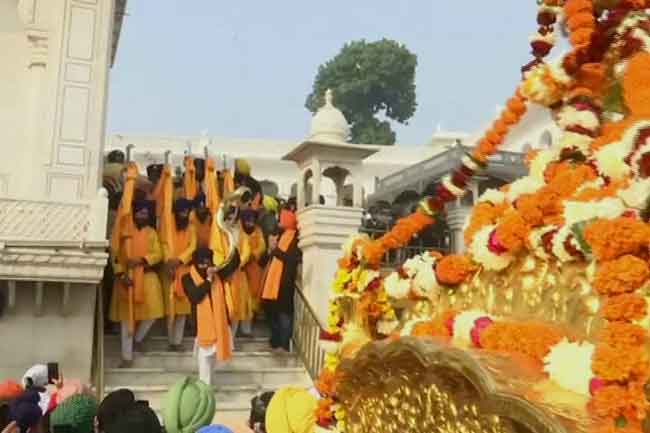 ඉන්දීය සික් බැතිමතුන් ගුරු ගෝබින්ද් සිංගේ ජන්ම දිනය සමරයි