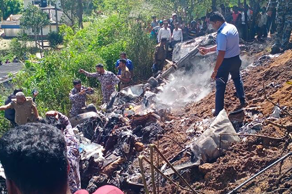 හපුතලේ හෙලිකොප්ටර් අනතුරේ ඡායාරූප – 4 දෙනෙක් ජීවිතක්ෂයට