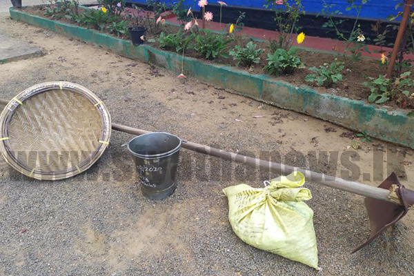 කෙසෙල්ගමුඔයේ මැණික් ගැරූ ජාවාරම්කරුවන් 5ක් අත්අඩංගුවට