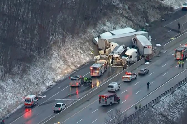 අමෙරිකා‌ෙවේ අධිවේගී මාර්ගයක අනතුරකින් 5ක් මරුට – 60කට තුවාල