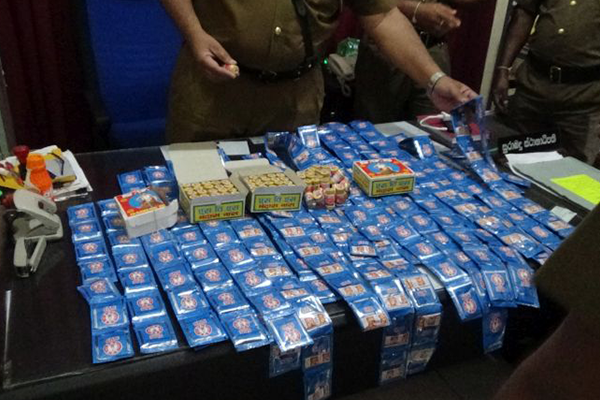 මත්ද්‍රව්‍යය තොගයක් සමඟ සැකකරුවන් 2ක් අත්අඩංගුවට