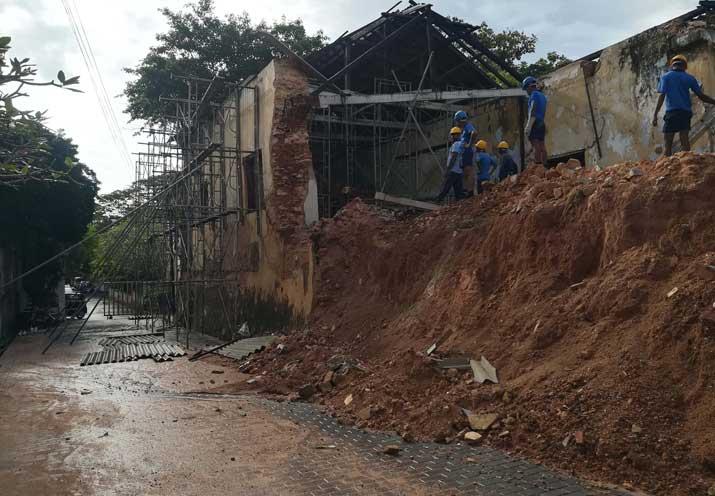 ගාලු කොටුව තැපැල් කාර්යාලයේ අනතරුදායක කොටස් ඉවත් කිරිම අරඹයි