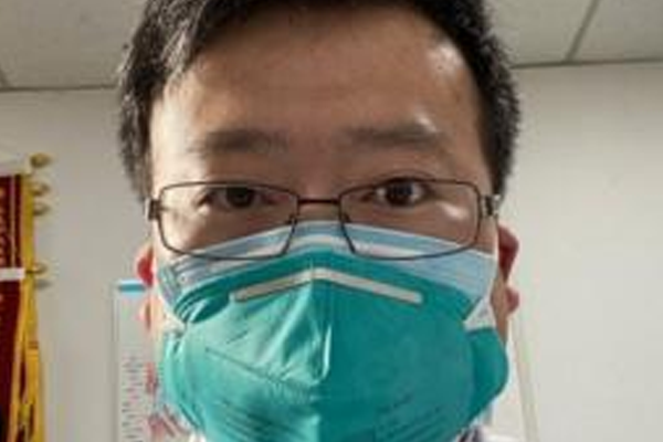 කොරෝනා ගැන පළමුවෙන්ම ලොවට අනතුර ඇඟවීම් කළ චීන වෛද්‍යවරයා මරුට