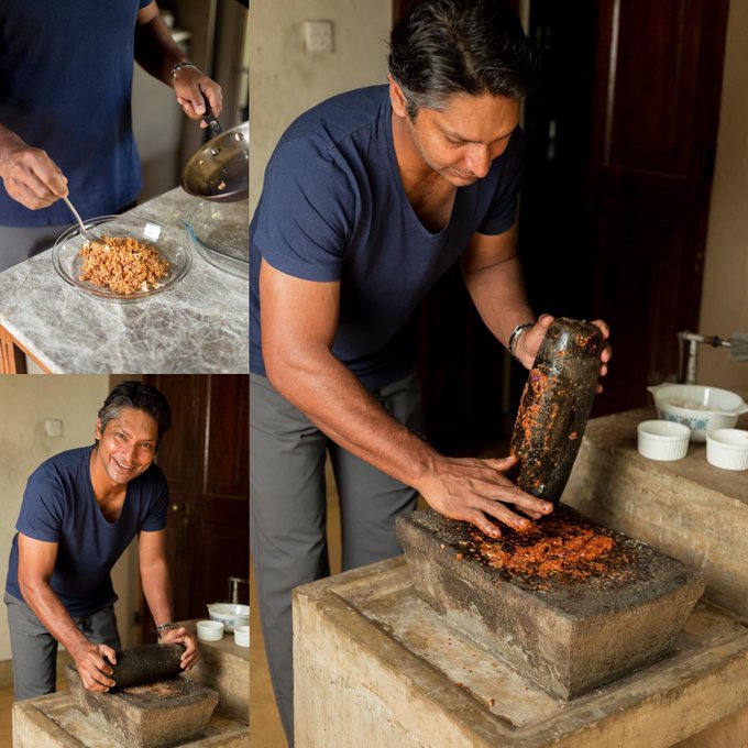 එංගලන්තයේ යාළුවන්ට සංගාගෙන් පොල්සම්බෝලයක්