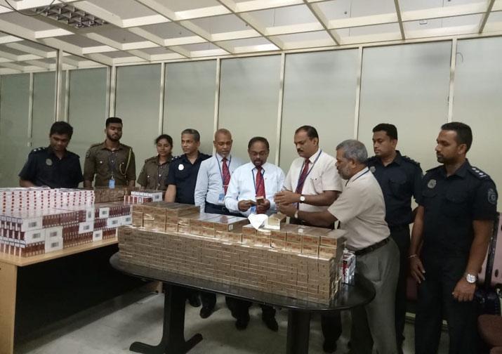නීතිවිරෝධී දුම්වැටි තොගයක් කටුනායකදී අත්අඩංගුවට