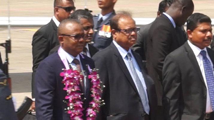 ගිනි බිසව් රාජ්‍යයේ ජනාධිපති දිවයිනට